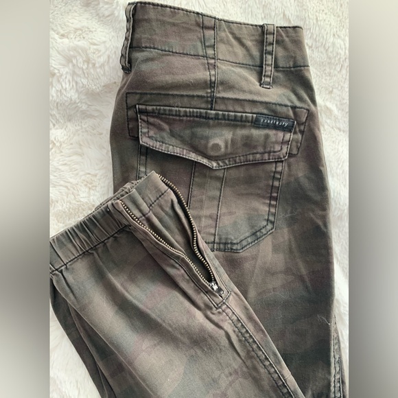 SANCTUARY Peace Trooper Camo jogger pants with side zipper at the hem. Size 25 - Picture 12 of 14